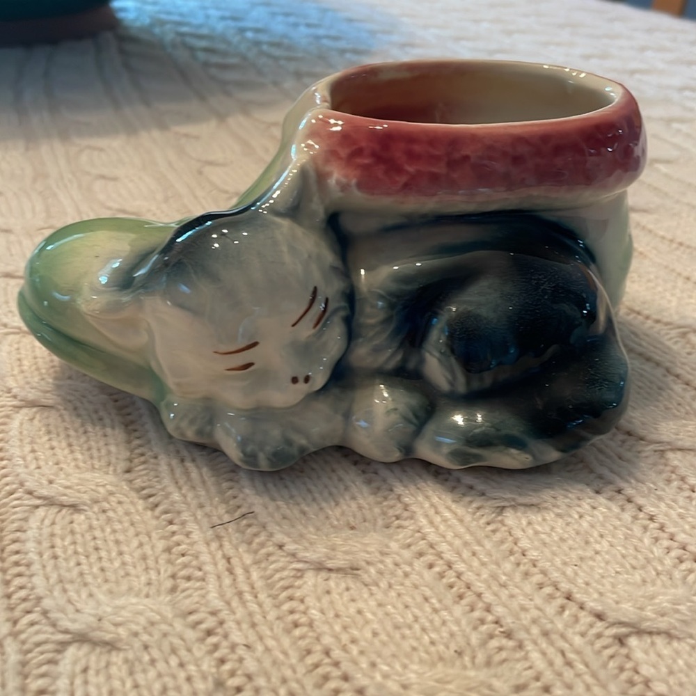 Vtg sleeping cat boot planter glazed pottery nestle kitty slipper crazing bisque